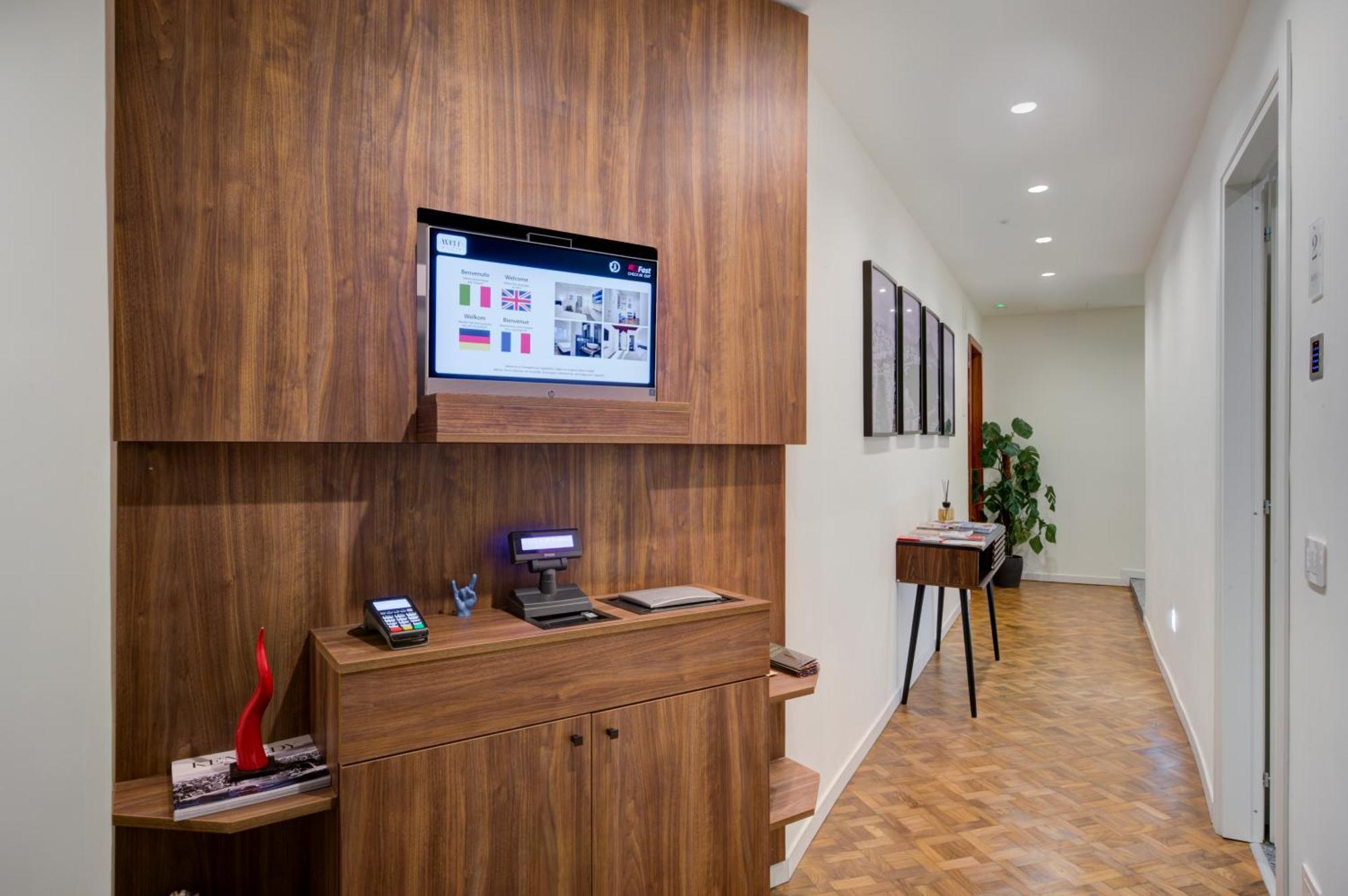 Well Suites - Piazza Dei Martiri Napoli Eksteriør bilde