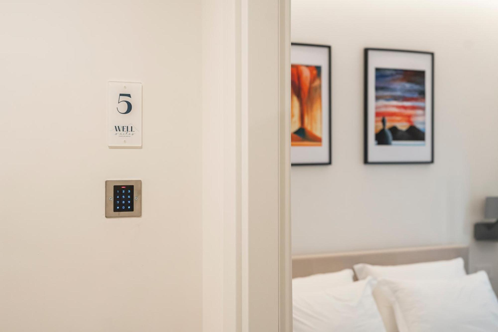 Well Suites - Piazza Dei Martiri Napoli Eksteriør bilde