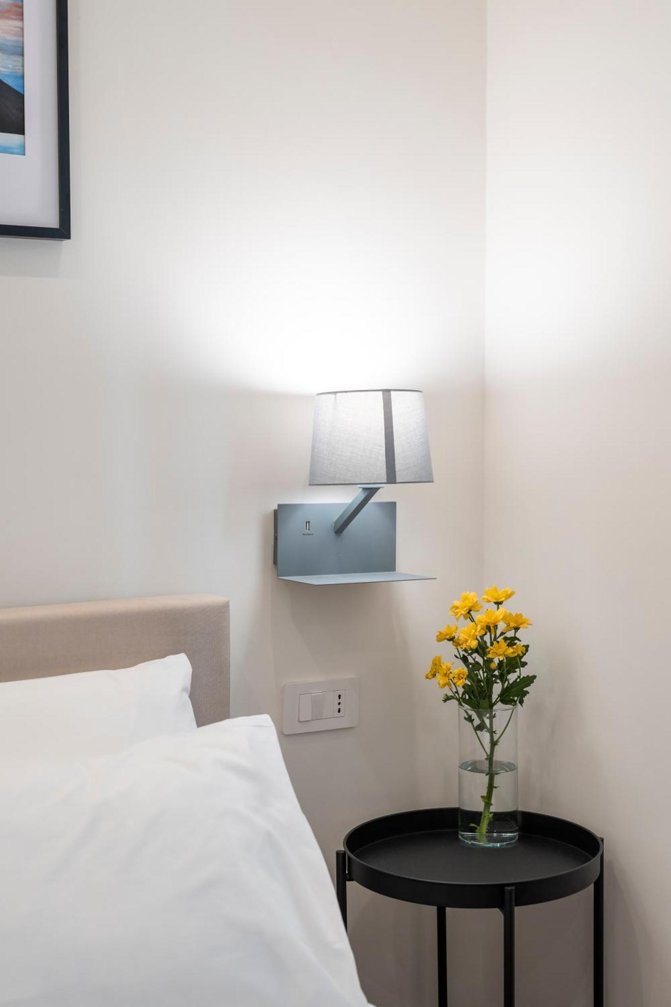 Well Suites - Piazza Dei Martiri Napoli Eksteriør bilde
