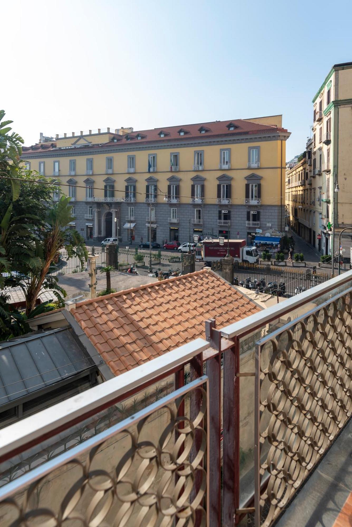 Well Suites - Piazza Dei Martiri Napoli Eksteriør bilde